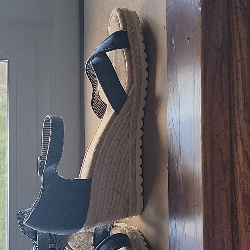 Skechers Memory Foam Sandals, Size 10. - image 2